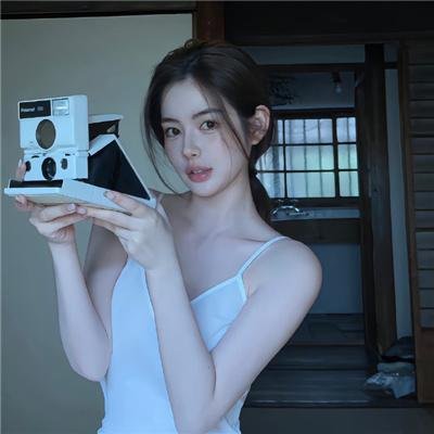 腰间持枪